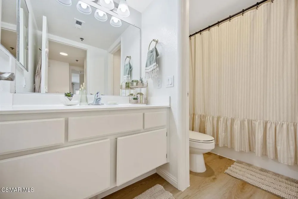 5837 Oak Bend Lane #310 Oak Park, CA 91377