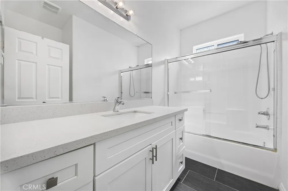 5504 Baja Bakersfield, CA 93307
