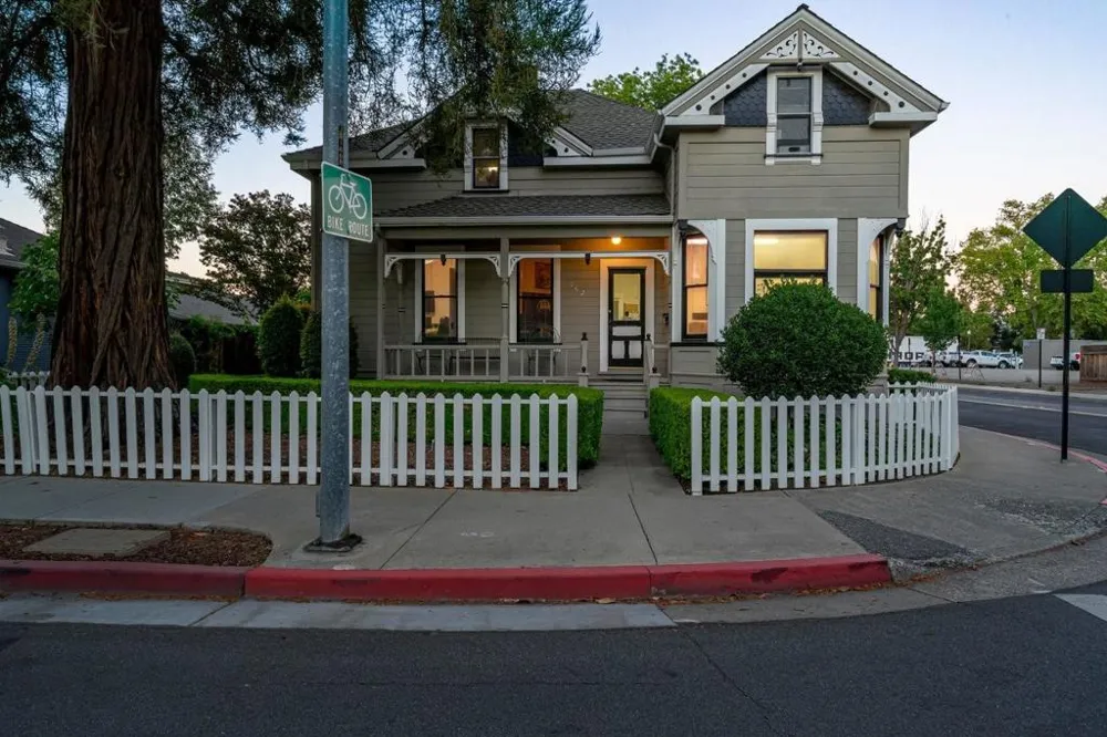 142 Central Avenue Campbell, CA 95008