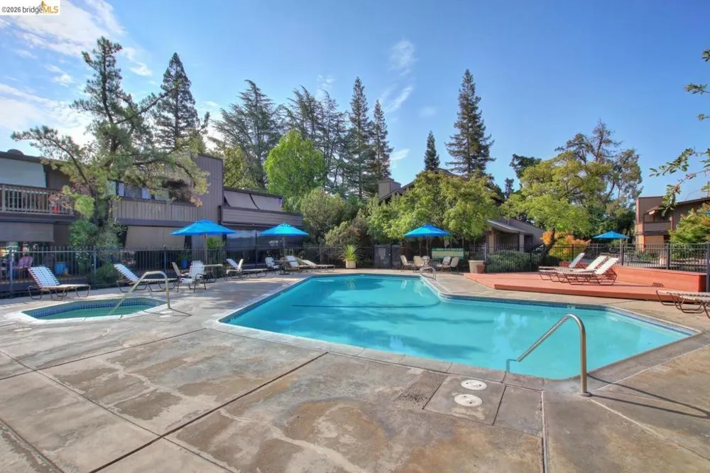 2400 Larkspur LN #264 Sacramento, CA 95825