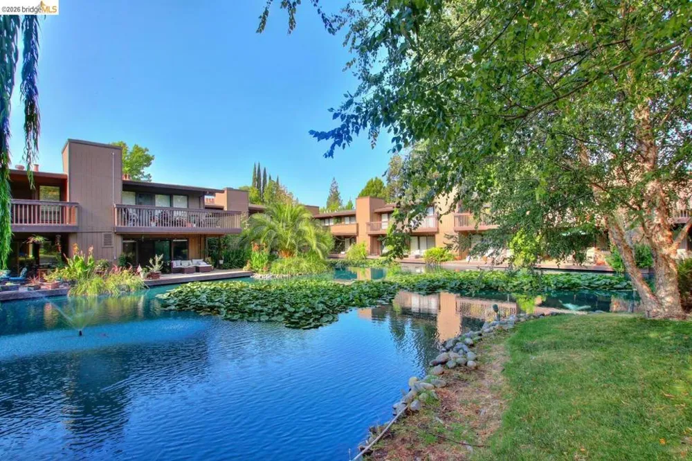 2400 Larkspur LN #264 Sacramento, CA 95825