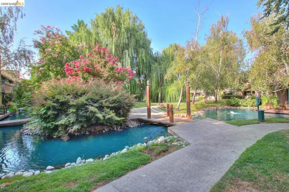 2400 Larkspur LN #264 Sacramento, CA 95825