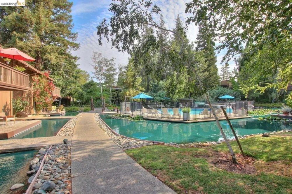 2400 Larkspur LN #264 Sacramento, CA 95825