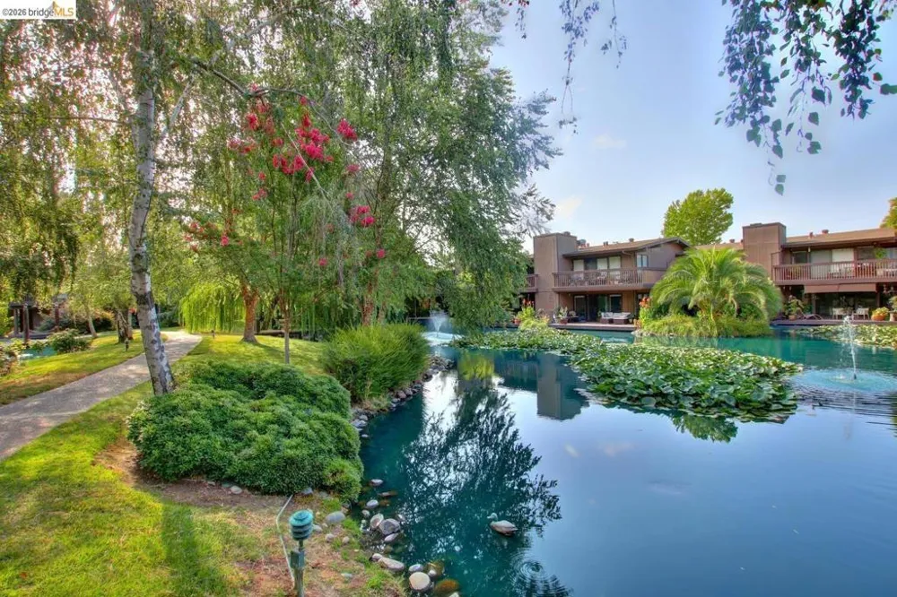 2400 Larkspur LN #264 Sacramento, CA 95825