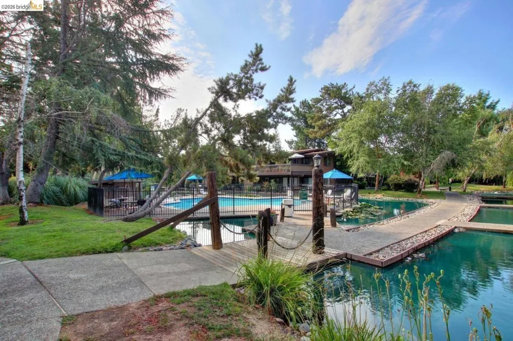 2400 Larkspur LN #264 Sacramento, CA 95825
