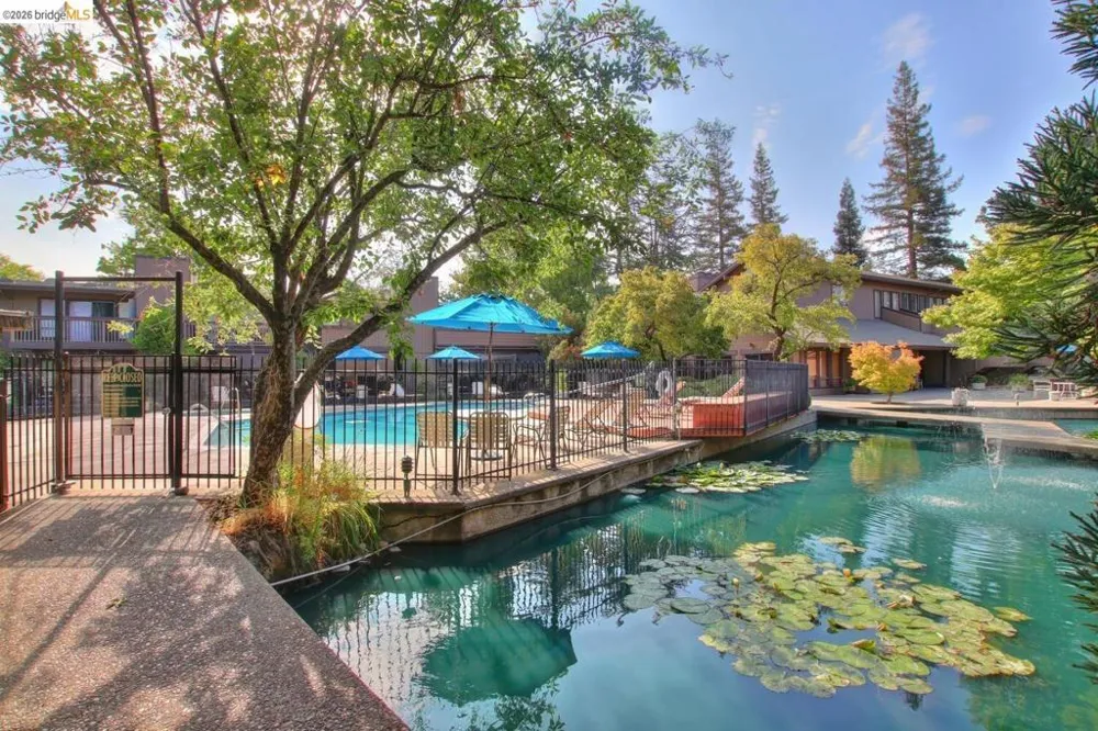 2400 Larkspur LN #264 Sacramento, CA 95825