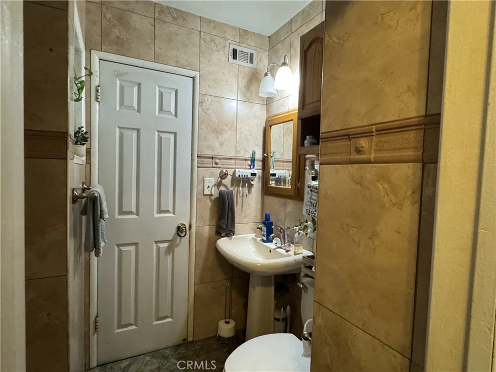 6170 Downey Avenue Long Beach, CA 90805