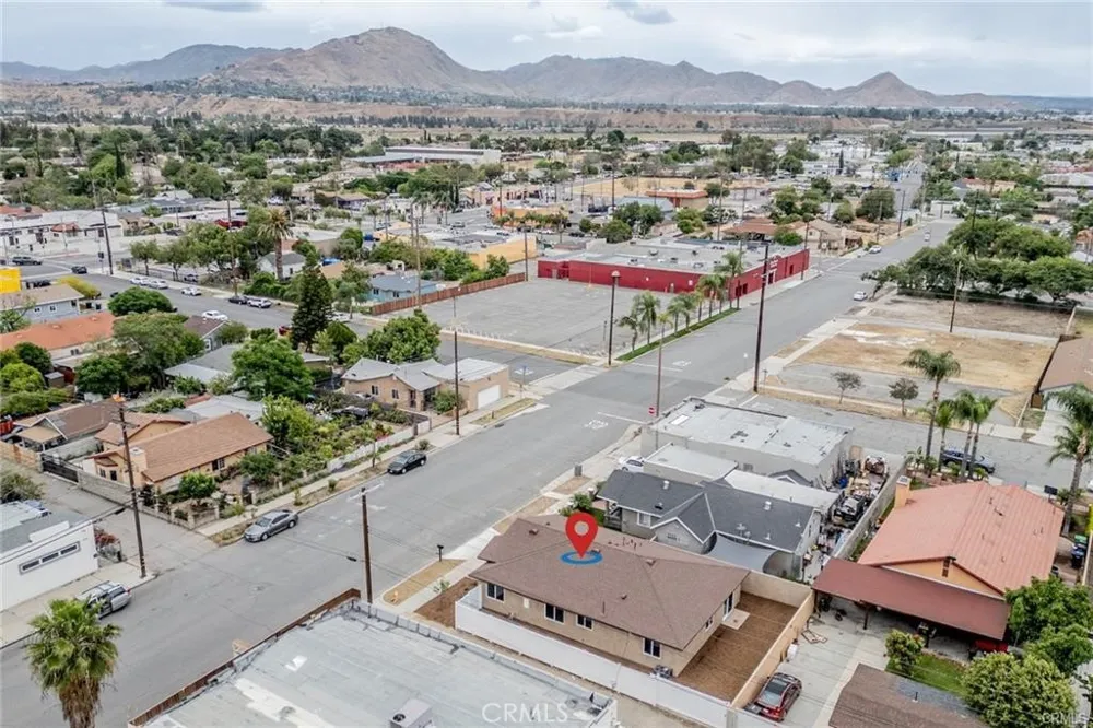 263 S 7th Street Colton, CA 92324