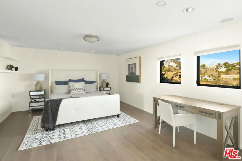 2231 Sunset Plaza Drive Los Angeles, CA 90069