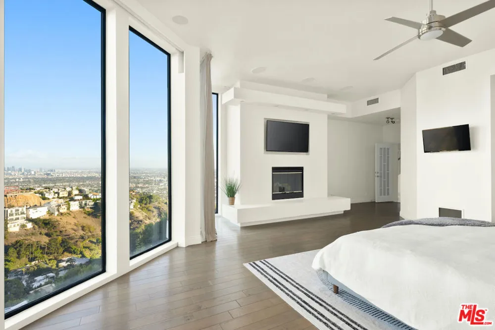 2231 Sunset Plaza Drive Los Angeles, CA 90069