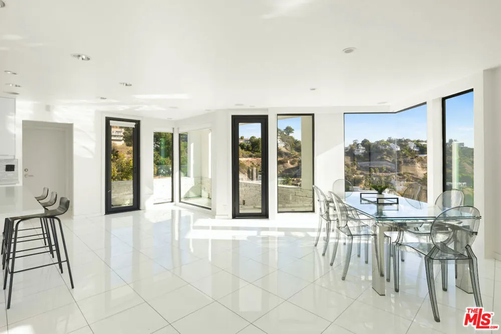 2231 Sunset Plaza Drive Los Angeles, CA 90069