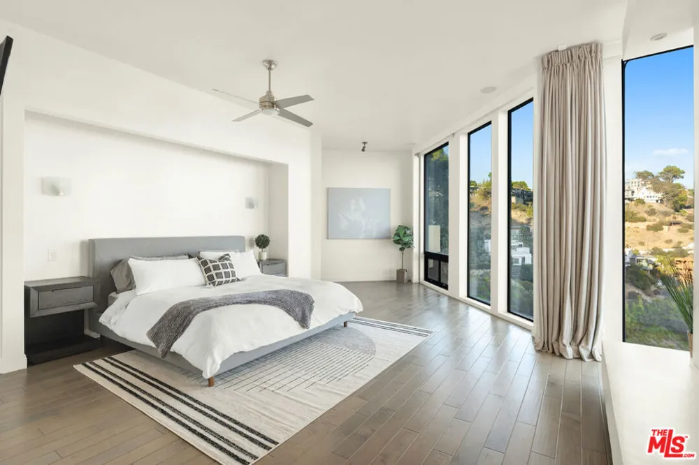 2231 Sunset Plaza Drive Los Angeles, CA 90069