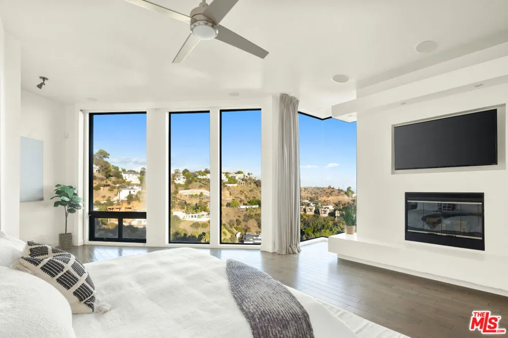 2231 Sunset Plaza Drive Los Angeles, CA 90069