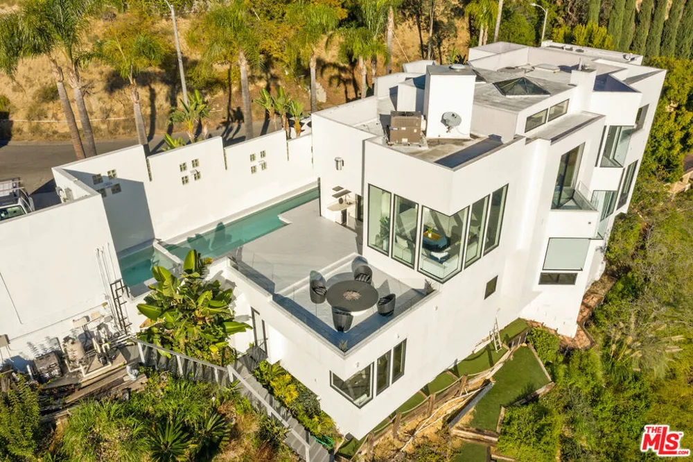 2231 Sunset Plaza Drive Los Angeles, CA 90069