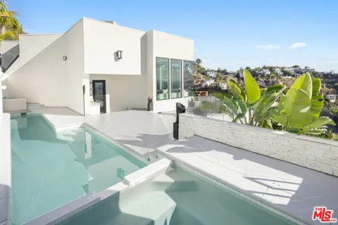 2231 Sunset Plaza Drive