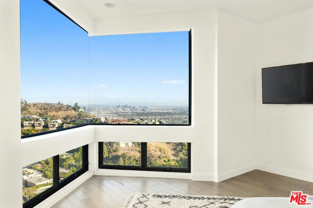 2231 Sunset Plaza Drive Los Angeles, CA 90069