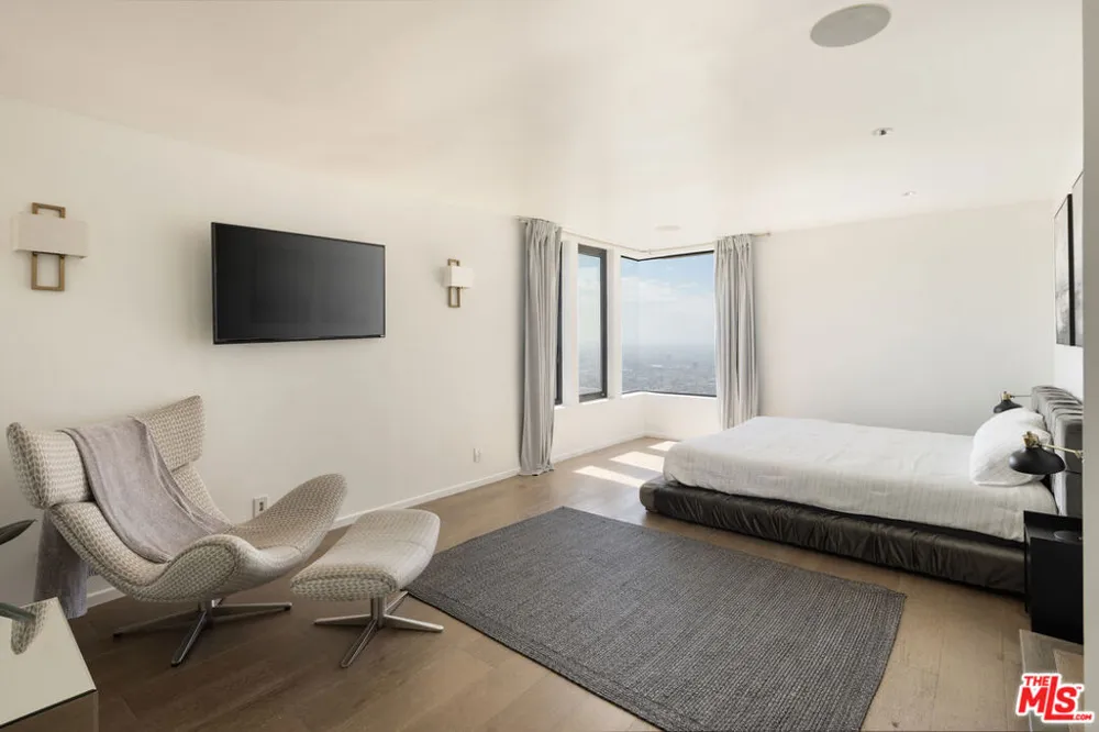 2231 Sunset Plaza Drive Los Angeles, CA 90069