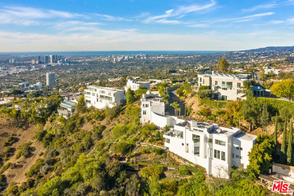 2231 Sunset Plaza Drive Los Angeles, CA 90069