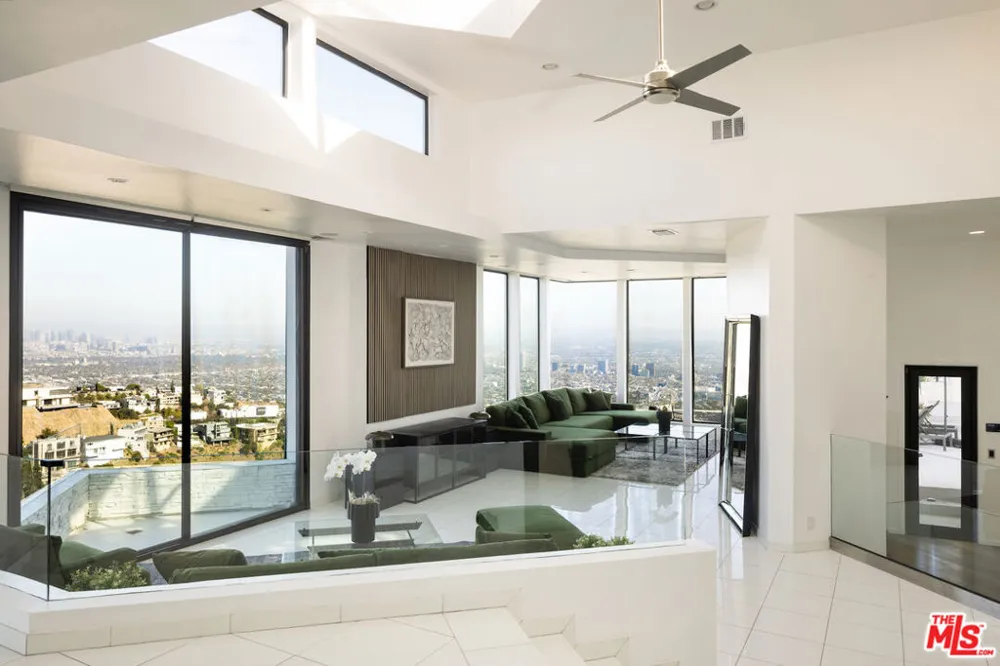 2231 Sunset Plaza Drive Los Angeles, CA 90069