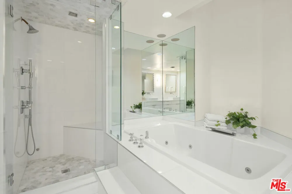 2231 Sunset Plaza Drive Los Angeles, CA 90069