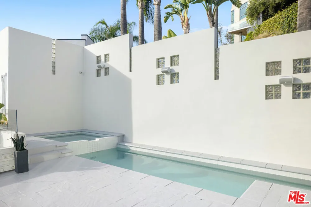 2231 Sunset Plaza Drive Los Angeles, CA 90069