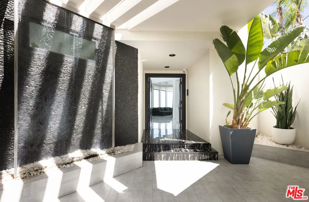 2231 Sunset Plaza Drive Los Angeles, CA 90069