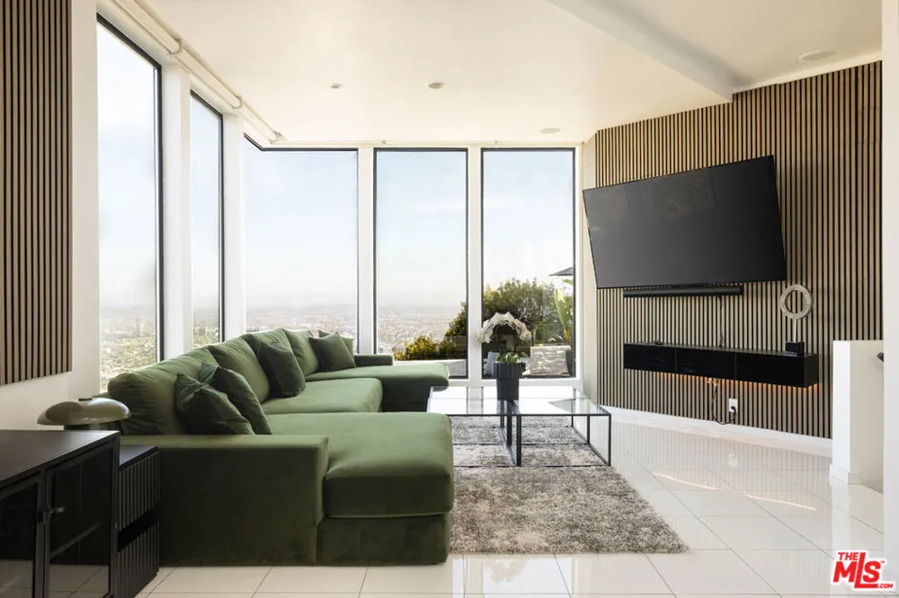 2231 Sunset Plaza Drive Los Angeles, CA 90069