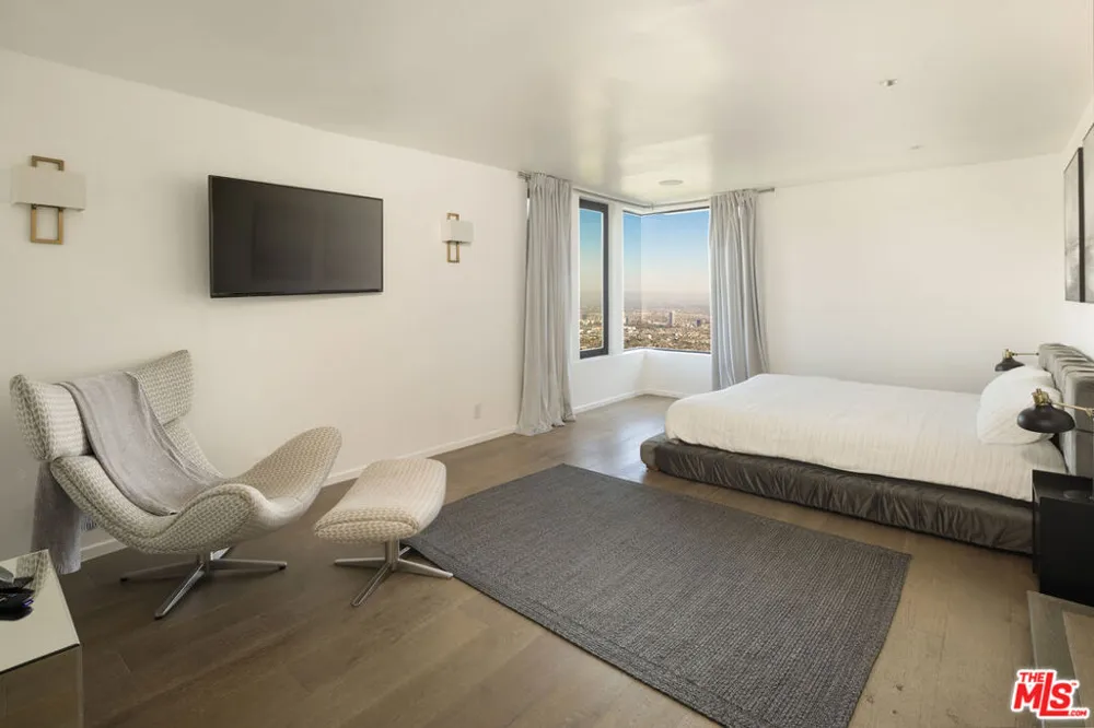 2231 Sunset Plaza Drive Los Angeles, CA 90069