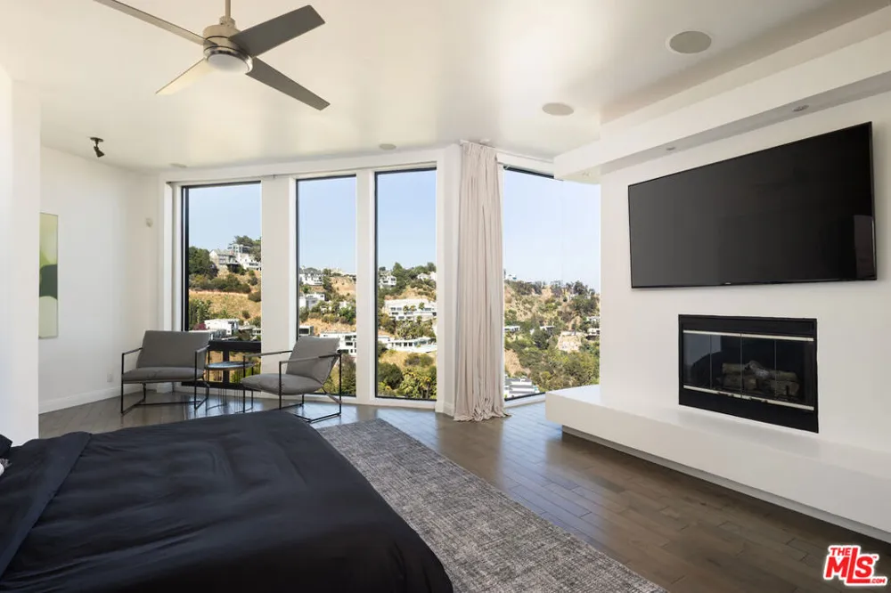 2231 Sunset Plaza Drive Los Angeles, CA 90069