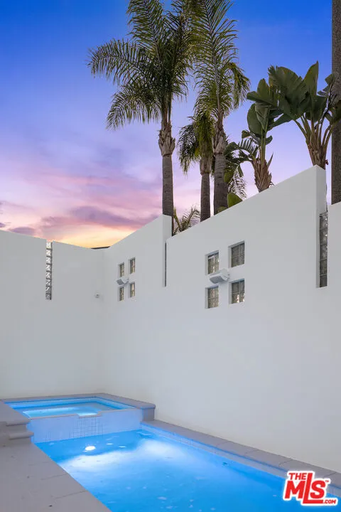 2231 Sunset Plaza Drive Los Angeles, CA 90069