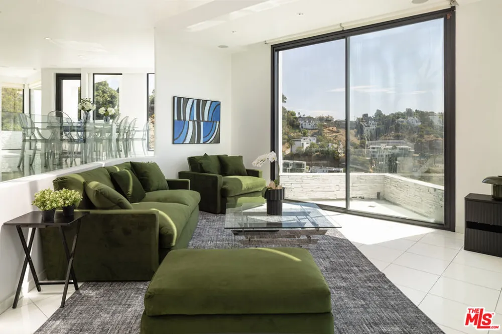 2231 Sunset Plaza Drive Los Angeles, CA 90069