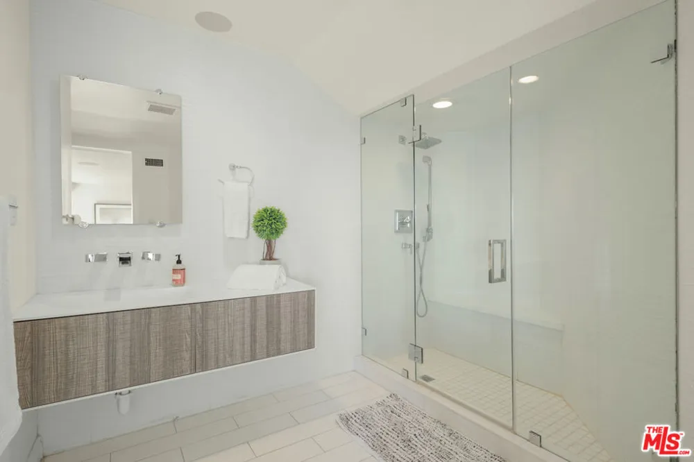 2231 Sunset Plaza Drive Los Angeles, CA 90069