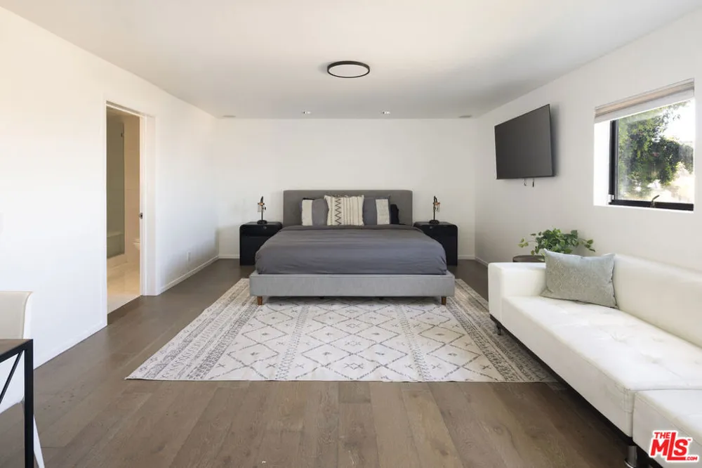 2231 Sunset Plaza Drive Los Angeles, CA 90069