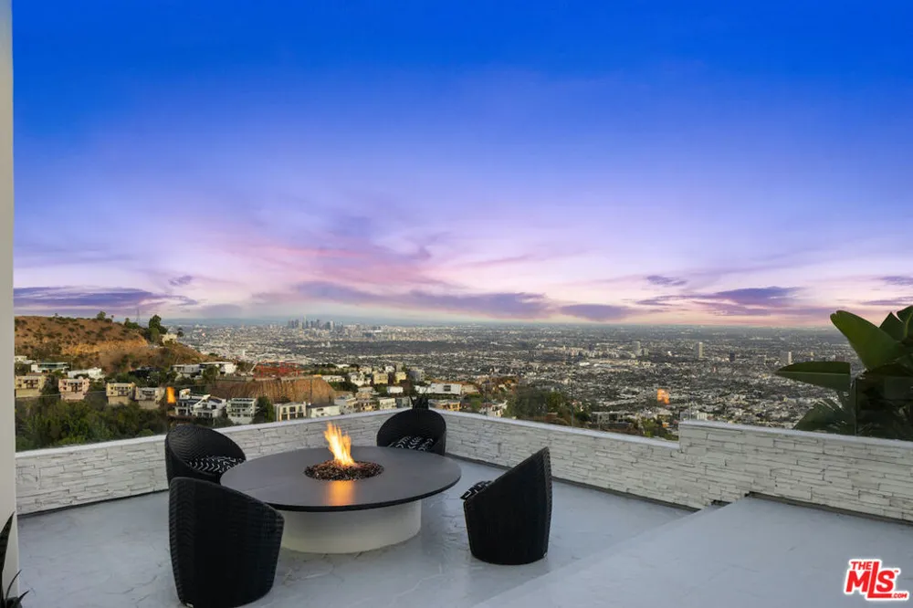 2231 Sunset Plaza Drive Los Angeles, CA 90069