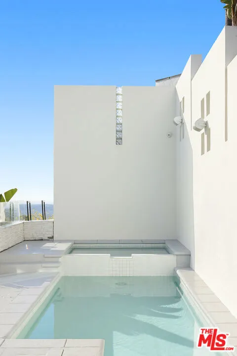 2231 Sunset Plaza Drive Los Angeles, CA 90069
