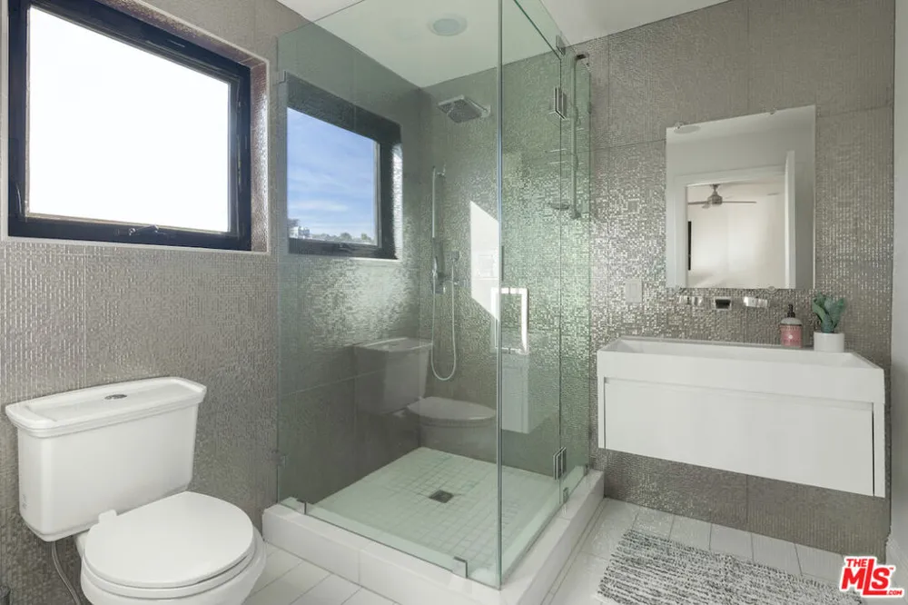 2231 Sunset Plaza Drive Los Angeles, CA 90069