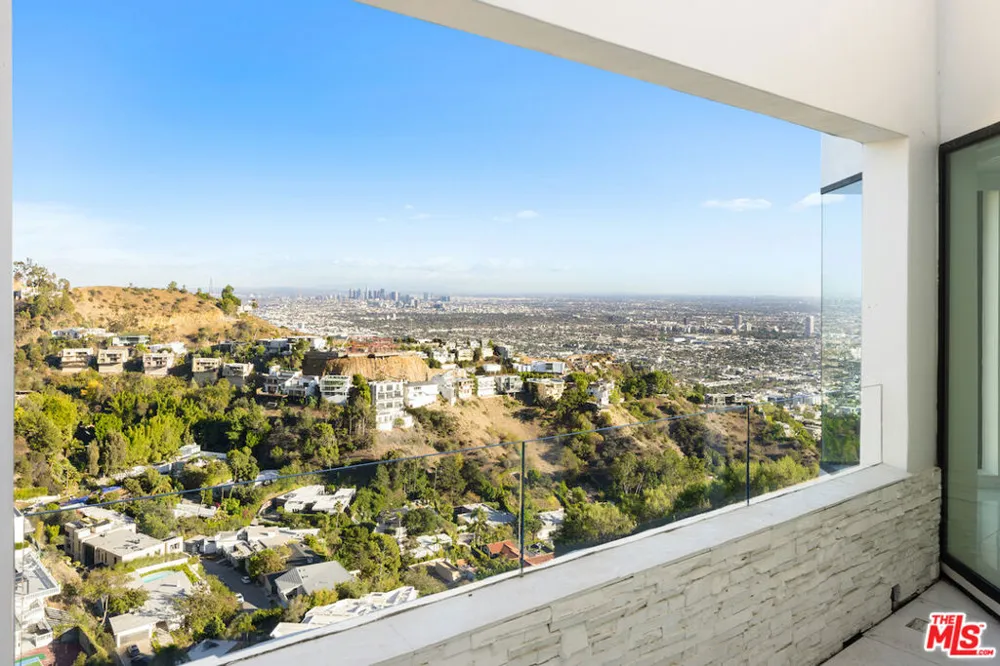 2231 Sunset Plaza Drive Los Angeles, CA 90069