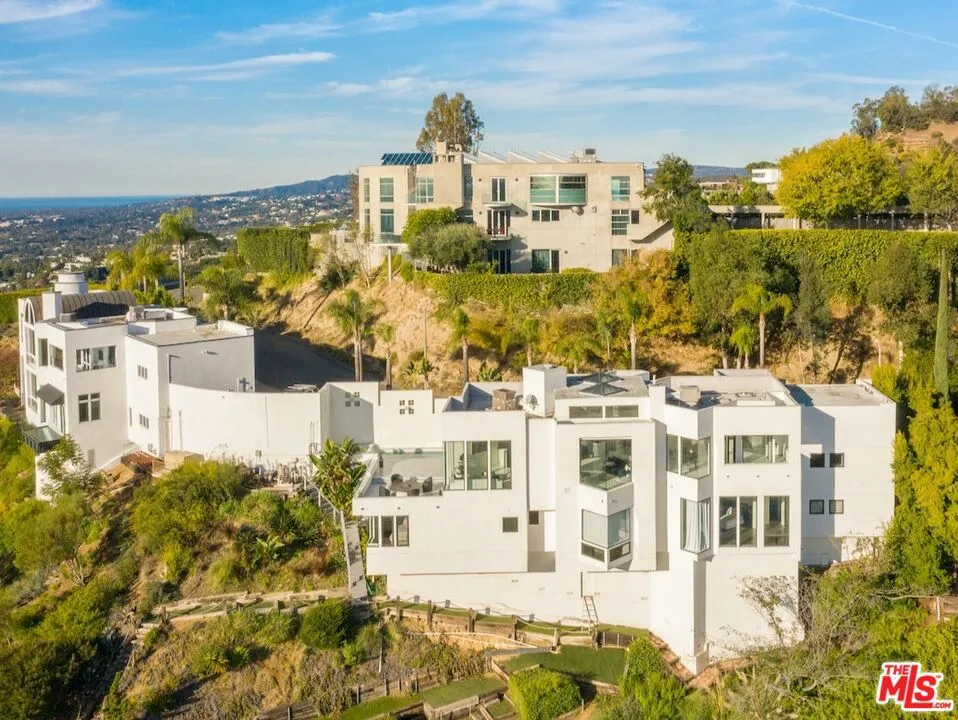 2231 Sunset Plaza Drive Los Angeles, CA 90069