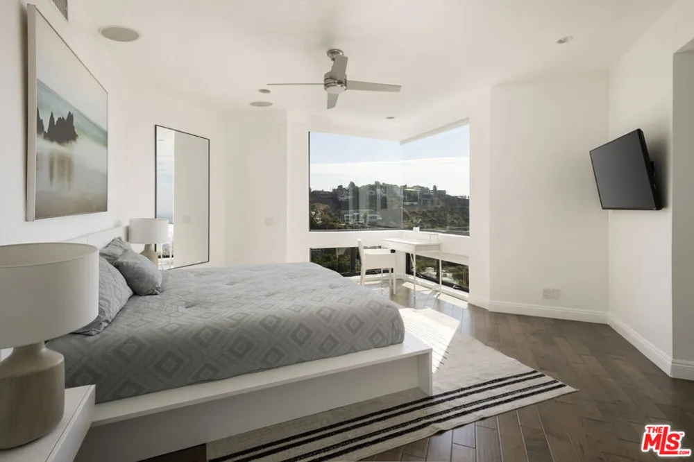 2231 Sunset Plaza Drive Los Angeles, CA 90069