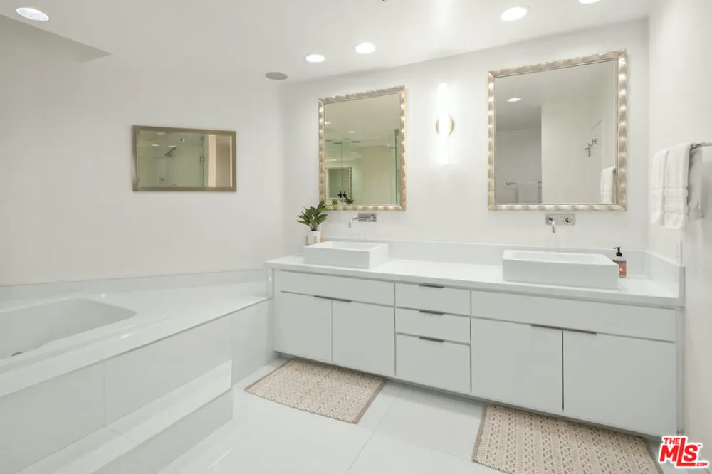 2231 Sunset Plaza Drive Los Angeles, CA 90069