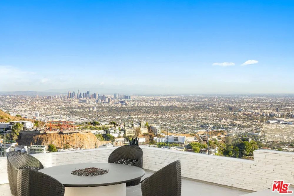 2231 Sunset Plaza Drive Los Angeles, CA 90069