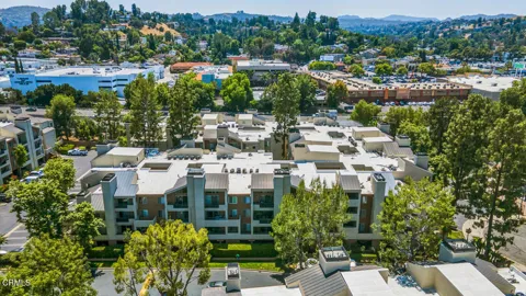 5500 Owensmouth Avenue #104