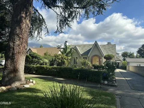 2122 Navarro Avenue