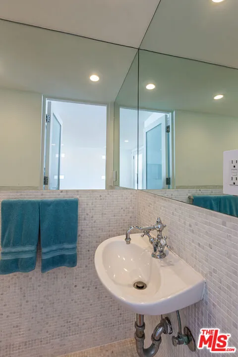 25212 Malibu Road Malibu, CA 90265