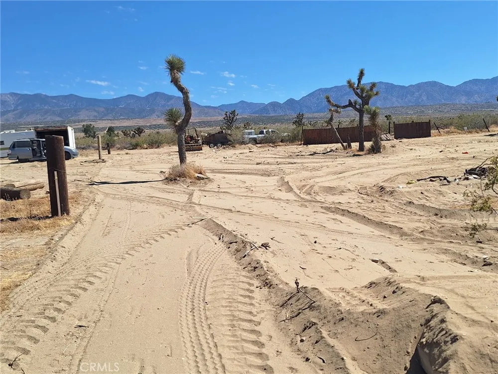 PB HWY VIC 187th Street E Llano, CA 93544