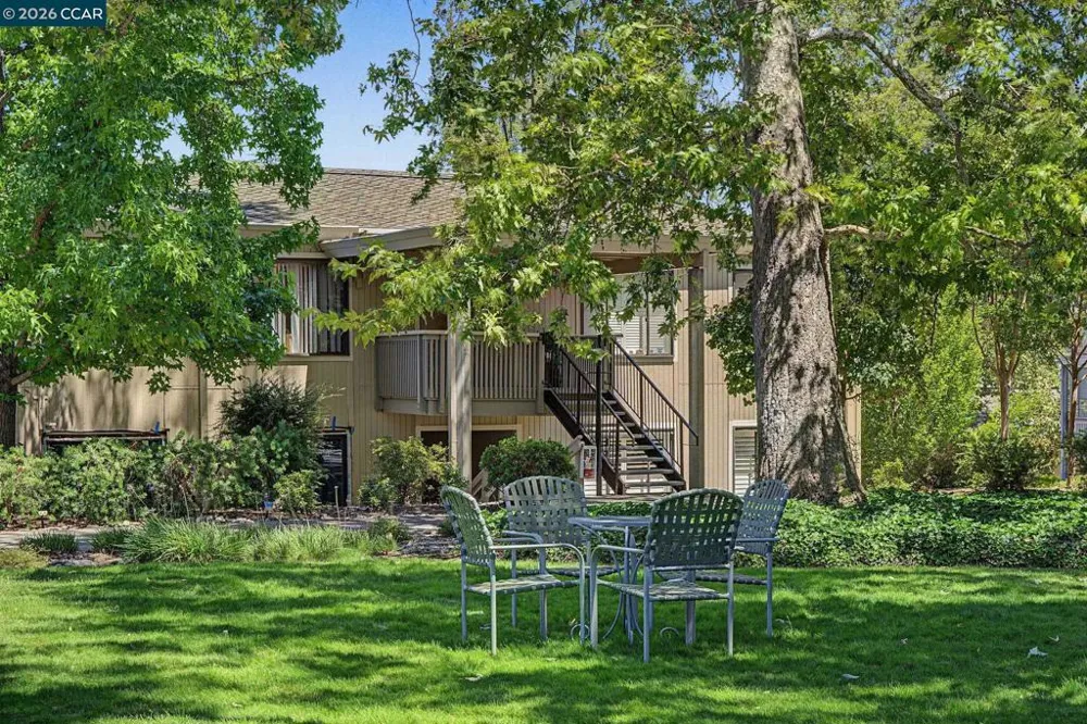 1108 Fairlawn Court #8 Walnut Creek, CA 94595