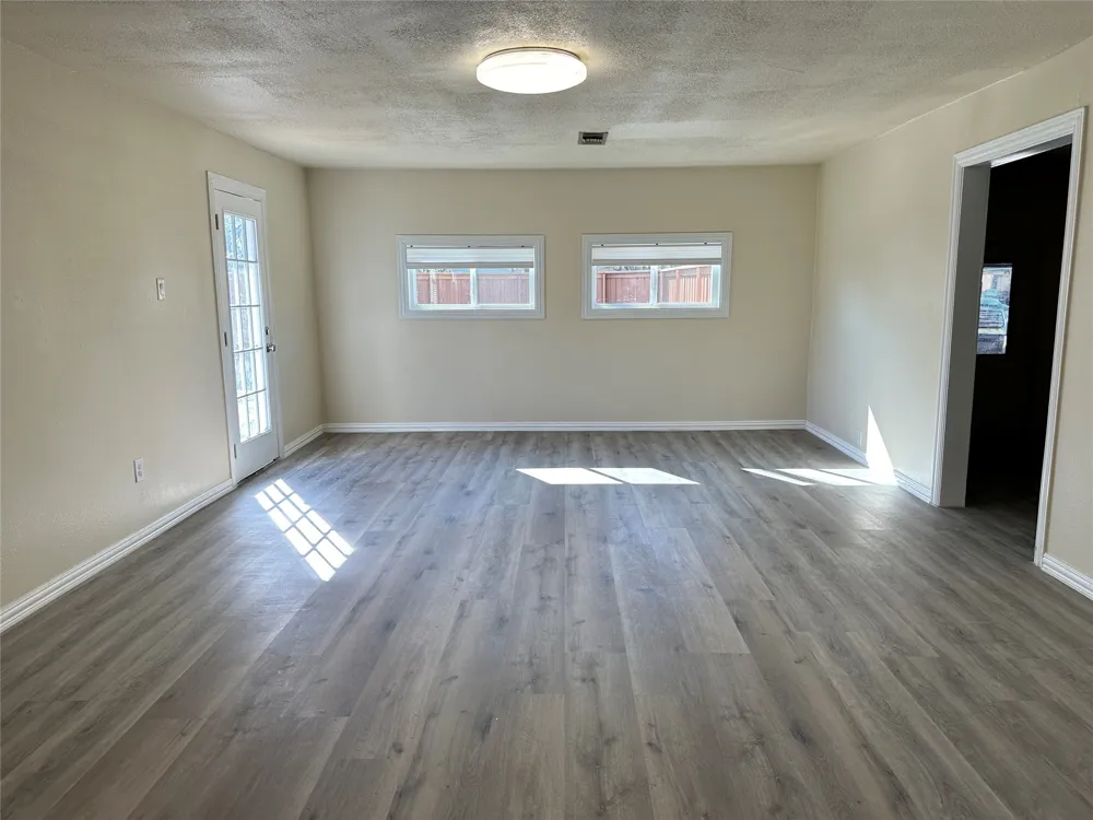 4706 Sachse Road Sachse, TX 75048