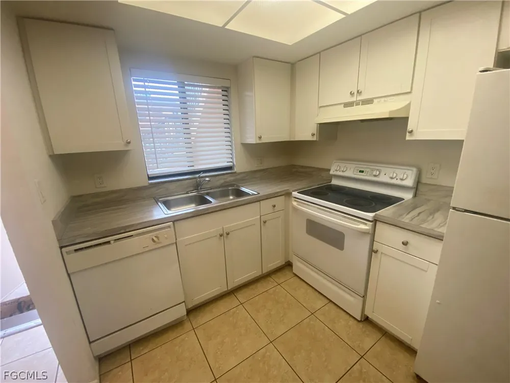 Park Windsor Drive #405 Fort Myers, FL 33901