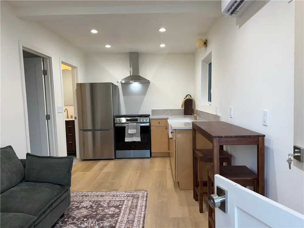 3454 W 48th Street Windsor Hills, CA 90043