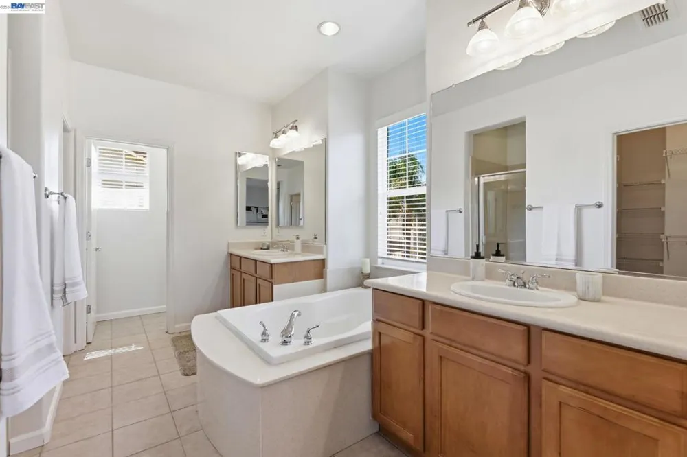 24 E Heritage Dr Mountain House, CA 95391